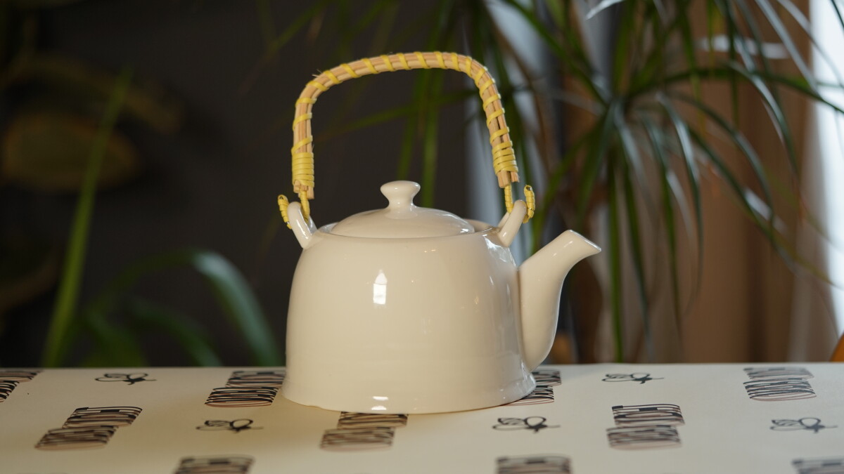 Tea kettle
